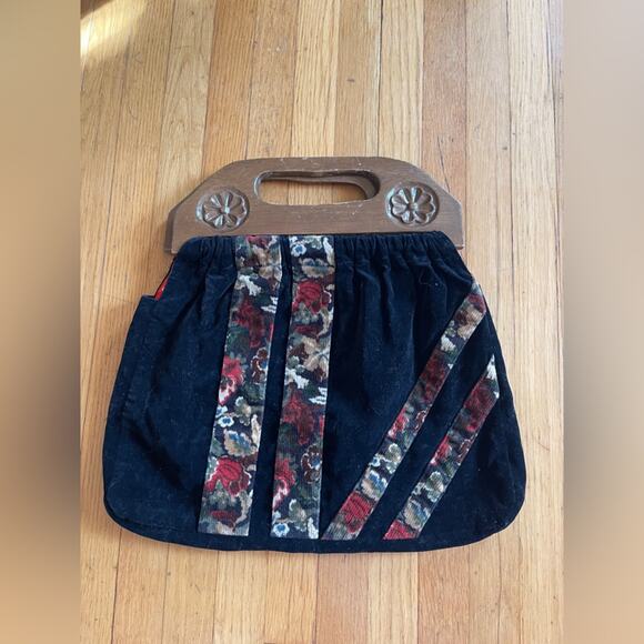 Vintage Handbags - 70s Vintage Tapestry Carpet Bag with Wooden Handles